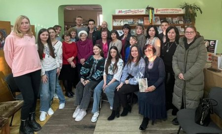 В міській центральній бібліотеці провели читання творів Ліни Костенко