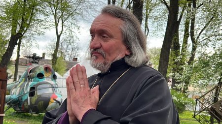 Розмови про Світле в темні часи війни: у палаці Потоцьких відбулась зустріч із отцем Іваном Рибаруком