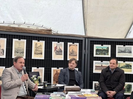 Виставки, зустрічі, вистави: як у палаці Потоцьких відзначали День народження Івано-Франківська