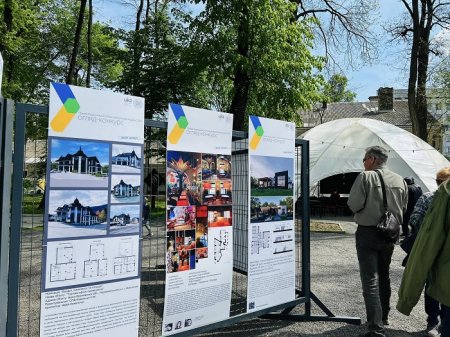 Виставки, зустрічі, вистави: як у палаці Потоцьких відзначали День народження Івано-Франківська