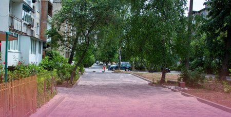 Ремонти дворів та вулиць у Франківську тривають