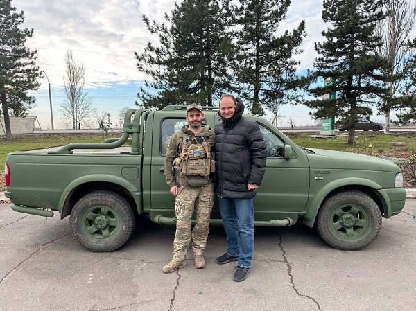 Допомога на Авдіївський напрям: очільник Івано-Франківської громади передав військовим гостинці
