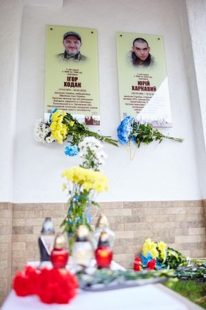 Чому виконком купляє квіти і для кого