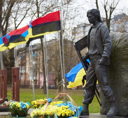 10 років від початку боротьби: у Франківську вшанували пам'ять Героїв Небесної Сотні