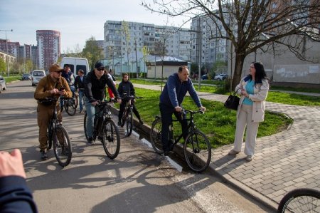 Велосипедна інспекція у дворах на Хмельницького й садочках Каскаду