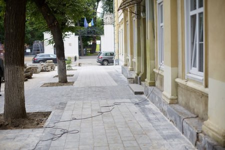 Безбар'єрність біля військового шпиталю