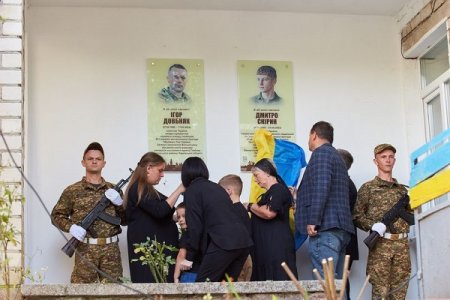 Пам'ятати про полеглих: в рідному ліцеї вшанували Героїв Дмитра Скірина та Ігоря Довбняка