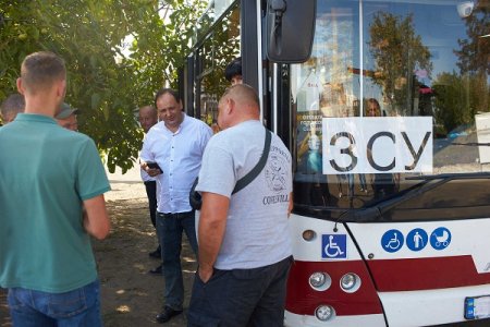 Хто вперше, а хто знову: Франківські комунальники відправились на Донеччину