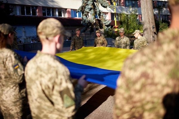 Молебень й благодійні збори: на Покрови у Франківську вшанували захисників України