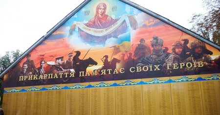Молебень й благодійні збори: на Покрови у Франківську вшанували захисників України