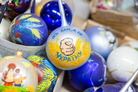 У Франківську роблять ялинкові іграшки, які зберігають дух єдності