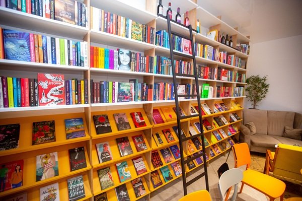 Кава з книжкою: підприємницька п’ятниця у книгарні-кав’ярні “Слово”