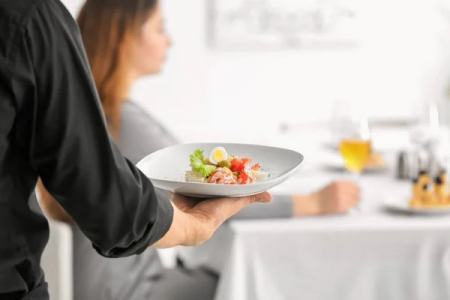 Безпечність харчових продуктів: відвідування кафе і ресторанів – що варто знати.