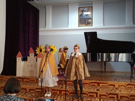 У МУЗИЧНІ ШКОЛІ №2 ПРЕЗЕНТУВАЛИ КАЗКУ "РУСАЛОНЬКА"