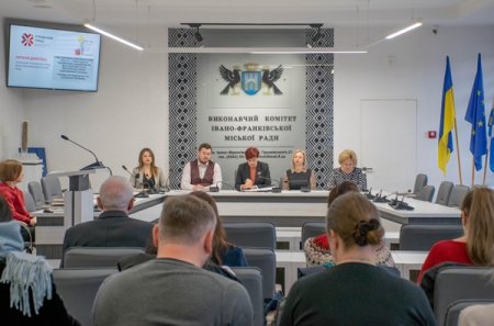 Розслідування нещасних випадків, медичні огляди, формування медичних висновків про тимчасову непрацездатність: у Франківську відбувся семінар для медпрацівників