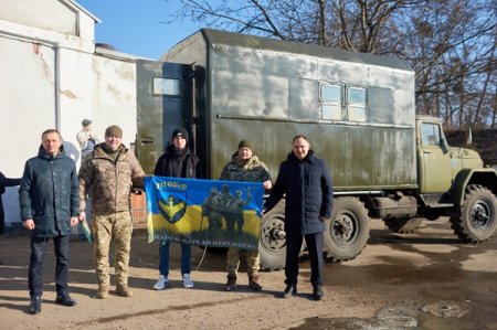 Чистота та комфорт: Івано-Франківськ передав військовим прально-банний комплекс