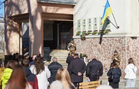 Анотаційна дошка загиблому воїну Ярославу Ксьонжеку
