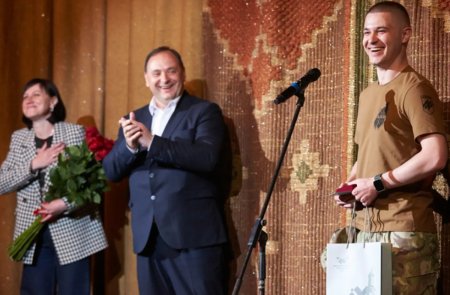 Благодійна вистава "Тигролови", нагородження звільненого з полону Ігоря Логая - так розпочали відзначати День міста