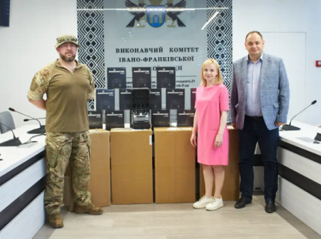 Душа для дрона: 56 пультів для FPV-"пташок" передали військовим